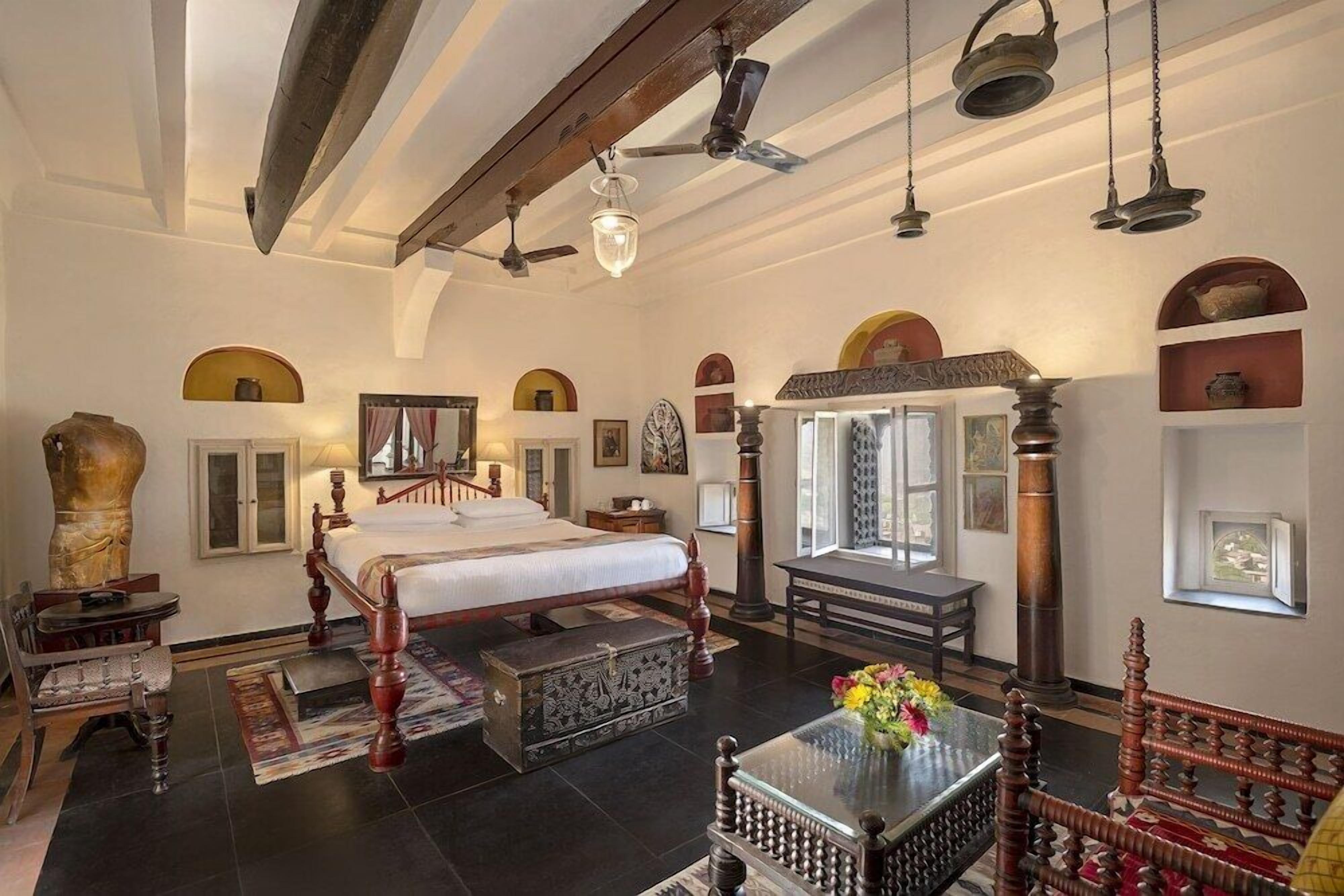 المنشأة من الداخل