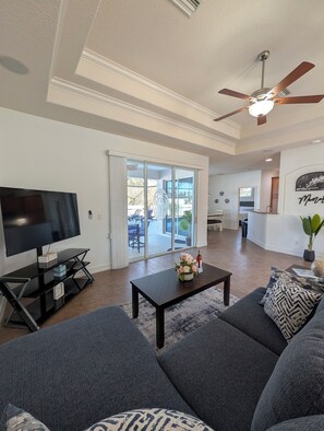 TV - Tropical Oasis, Heated Pool, 7 mi to Beach , Dining , Golf (Englewood)