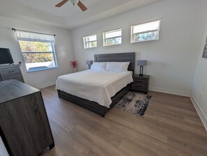 3 bedrooms, iron/ironing board, travel cot, free WiFi - Tropical Oasis, Heated Pool, 7 mi to Beach , Dining , Golf (Englewood)
