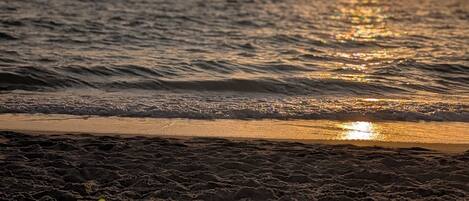 Beach nearby, sun-loungers, beach towels