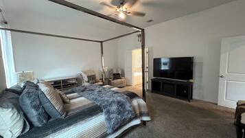 4 bedrooms, iron/ironing board, WiFi, bed sheets