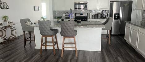 Mikrowelle, Ofen, Herdplatte, Geschirrspüler