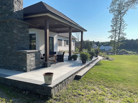 Terrace/patio. 1.9 miles from World Cup and Boston stadium
Modern farmhouse!
