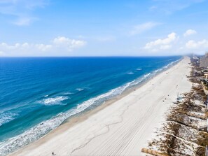 In Strandnähe, weißer Sandstrand