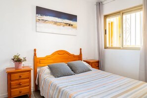 1 bedroom, travel cot, free WiFi, bed sheets - Apartment 5 min from the sea in Peñiscola (Peníscola)