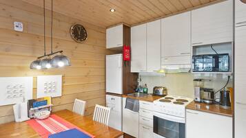 Fridge, microwave, dishwasher, cookware/dishes/utensils