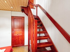 A wooden staircase with a handrail leading to a door. - Levin otava 2 by Interhome (Kittilä)