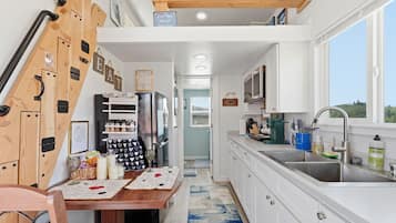Fridge, microwave, coffee/tea maker, electric kettle