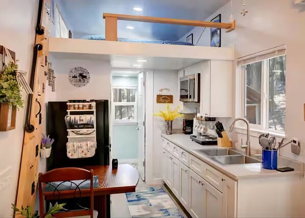 Fridge, microwave, coffee/tea maker, electric kettle