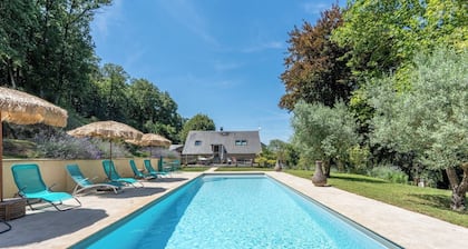 Renovated barn with swimming pool in an atypical location- Unique stay at Futuroscope