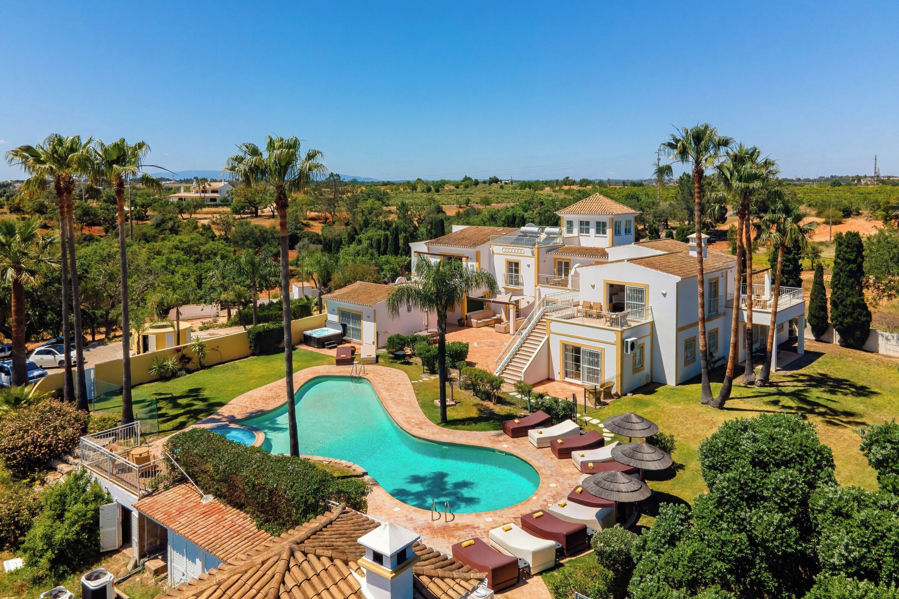 حمّام سباحة خارجي