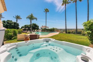 Outdoor spa tub - Monte Da Poupa - 7 Bedroom Villa - Sleeps 15 (Albufeira)