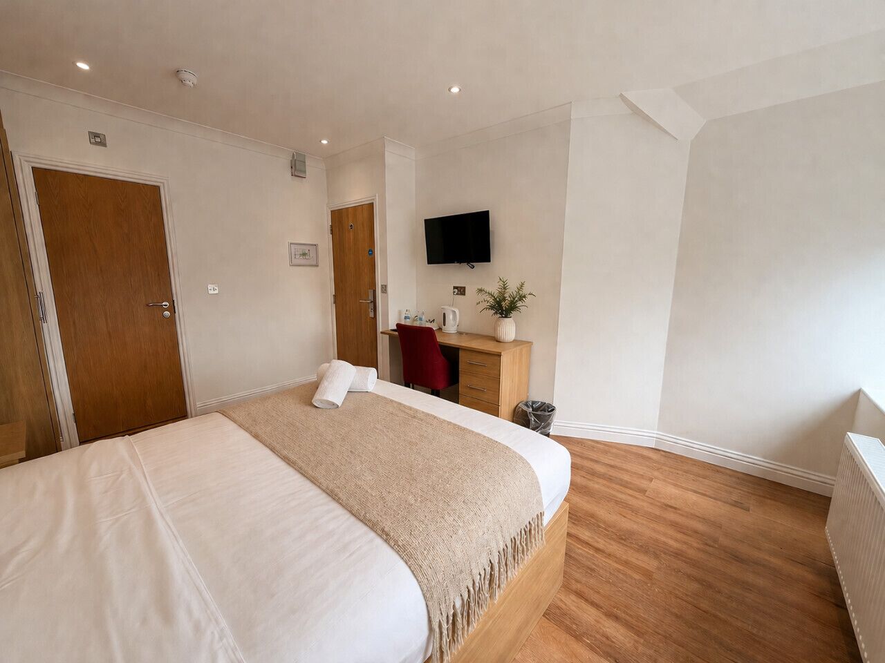 Iron/ironing board, travel cot, WiFi, bed sheets
