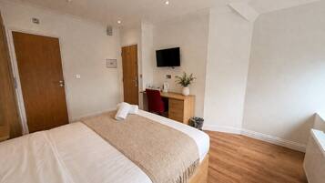 Iron/ironing board, travel cot, WiFi, bed sheets
