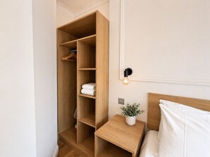 Bügeleisen/Bügelbrett, Reisekinderbett, WLAN, Bettwäsche