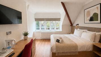 1 habitación, tabla de planchar con plancha, cuna de viaje y wifi