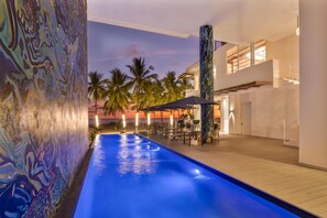 2 outdoor pools, open 8:00 AM to 8:00 PM, free pool cabanas - Clarita’s Beach Bar & Resort (Jaco)