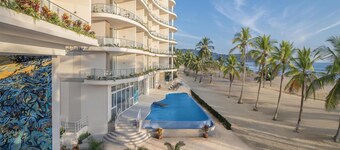 Clarita’s Beach Bar & Resort