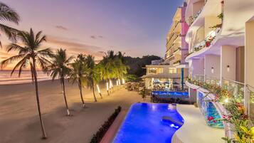 2 outdoor pools, open 8:00 AM to 8:00 PM, free pool cabanas