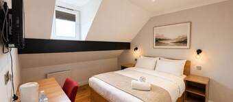 Family Room with Private Bathroom @ The Gables Aparthotel