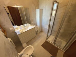 Shower, hair dryer, bidet, towels - Harmony Home Florence (Firenze)