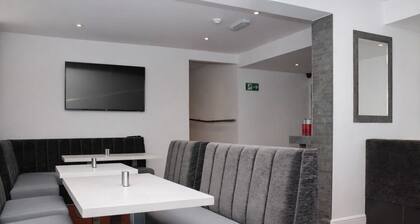 Triple Room with Private Bathroom @ The Gable Aparthotel