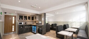 Double Room with Private Bathroom @ The Gables Aparthotel