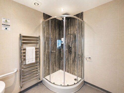 Accessible Double Room with Private Bathroom @ The Gables Aparthotel