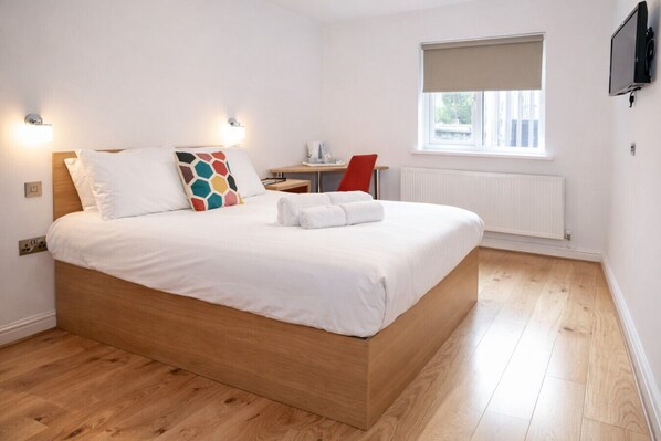 Iron/ironing board, travel cot, WiFi, bed sheets