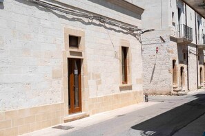 Exterior detail - La Fontana Casaurea, AC (Villa Castelli)
