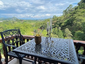 Junior Suite, Mountain View | Outdoor dining - Hospedaje Maria Elena (Pereira)