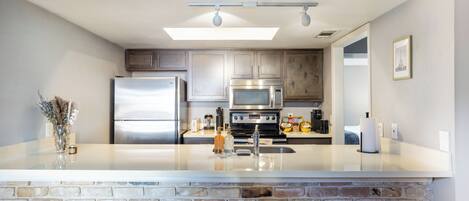 Mikrowelle, Ofen, Herdplatte, Geschirrspüler