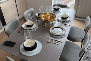 Dining - Modern City Apartment in Manchester (Manchester)