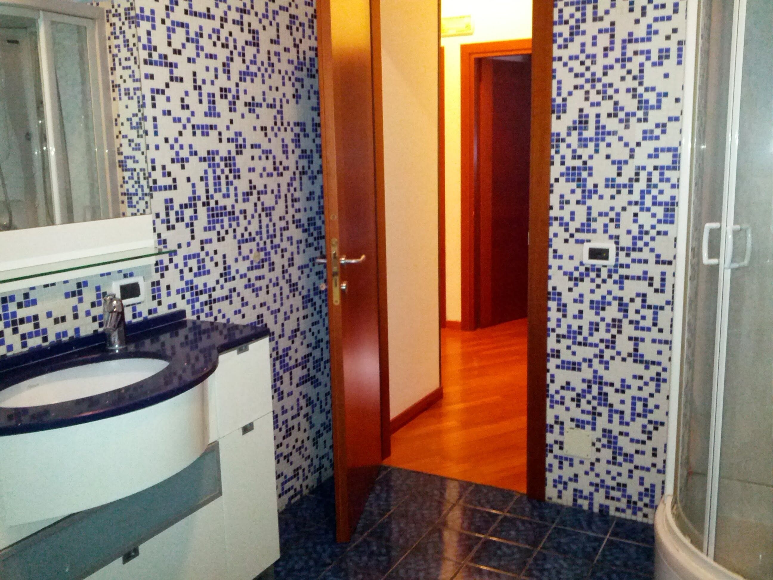 Doccia, asciugacapelli, bidet, asciugamani