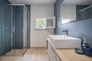 Shower, bidet - The trulli of Ninì (Martina Franca)