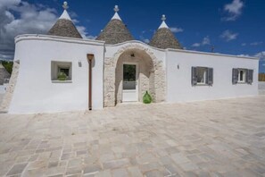 Exterior - The trulli of Ninì (Martina Franca)