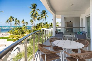 Outdoor dining - Best Luxury Beachfront view in Punta Cana (Punta Cana)