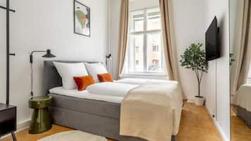 Deluxe Apartment, 3 Bedrooms, Kitchen | Iron/ironing board, free WiFi
