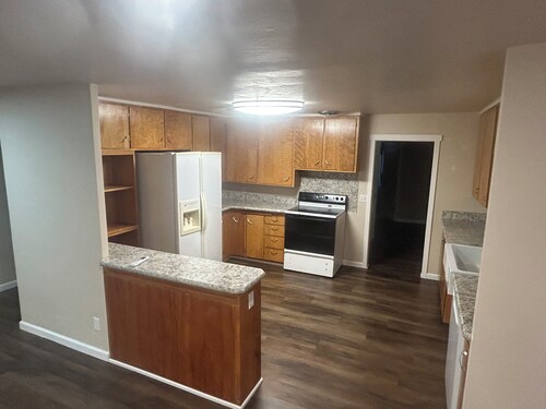 Quiet country neighborhood house is on 2.5 acre lot,includes water, sewer, power