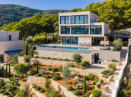 Breathtaking Villa Vis Five Bedroom Villa with the Pool