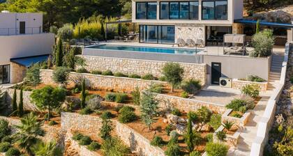 Breathtaking Villa Vis Five Bedroom Villa with the Pool