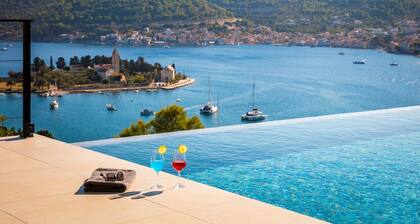 Breathtaking Villa Vis Five Bedroom Villa with the Pool