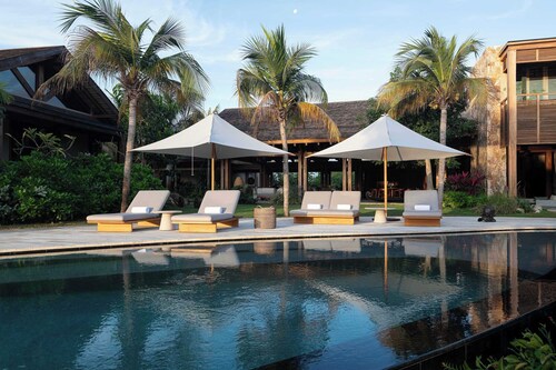 Casa Balena: Luxury 6BR Villa w/ Full Staff