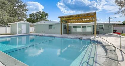 The Angler's Dream- Beautiful 4BR Home & HUGE Pool