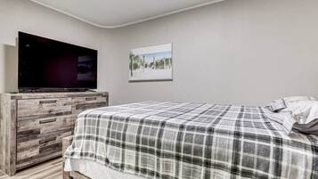 4 bedrooms, WiFi (free), bed sheets