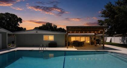 The Angler's Dream- Beautiful 4BR Home & HUGE Pool
