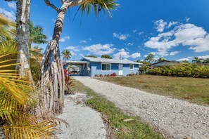 Exterior - Beach Days & Backyard Nights! Fort Myers Retreat (Fort Myers)