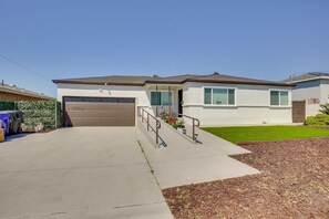 Exterior - Beautiful 4-bedroom apartment with AC in peaceful San Diego (San Diego)