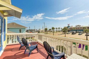 Property grounds - Steps to Pleasure Pier: Family Escape w/ Pool! (Galveston)