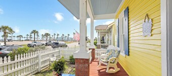 Steps to Pleasure Pier: Family Escape w/ Pool!